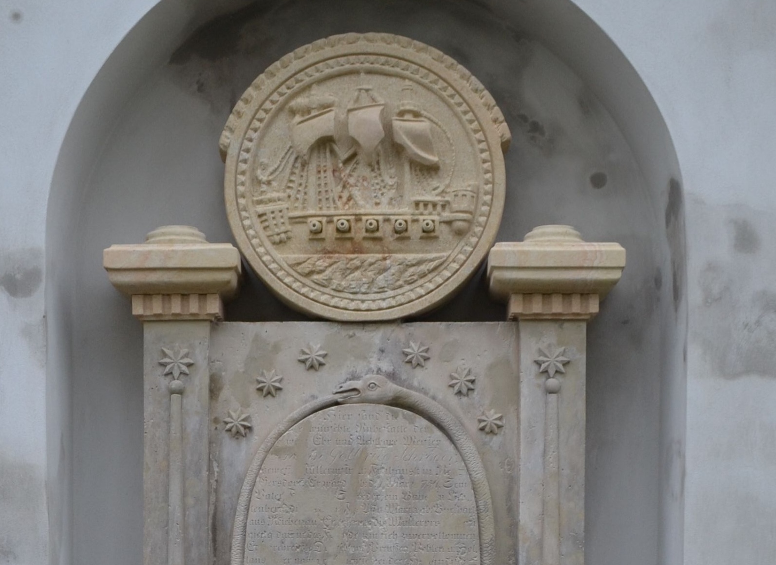 Zrestaurovaný náhrobek Johanna Gottfrieda Schrödera, Višňová